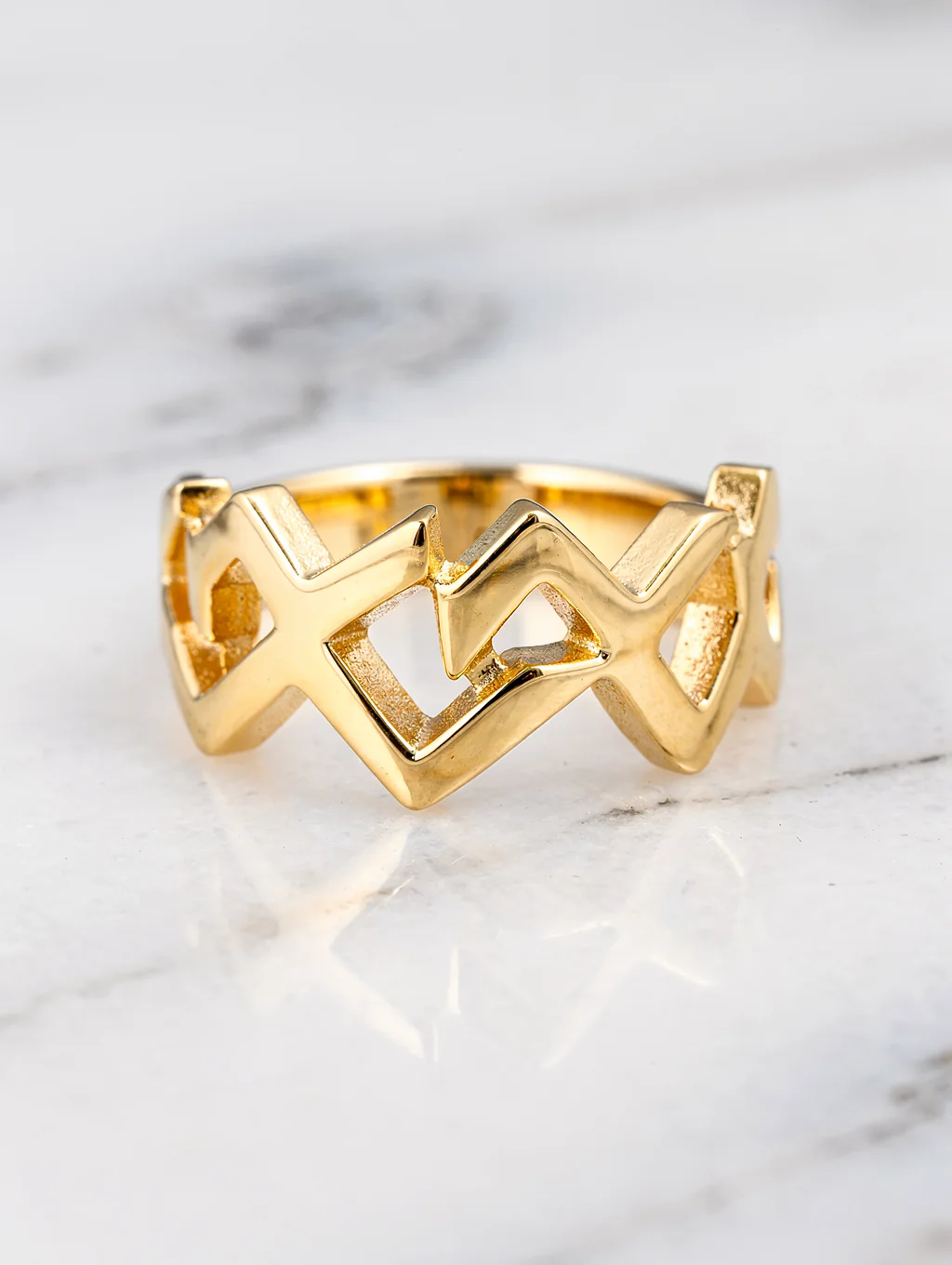 Handcrafted gold ring with diamond setting